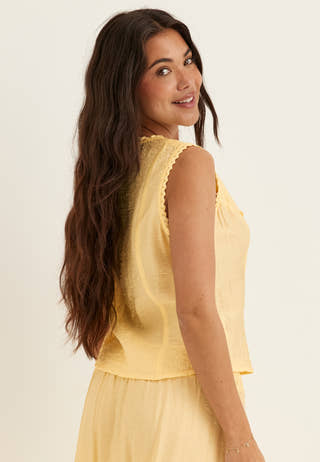 Lace Detail Shaped Vest