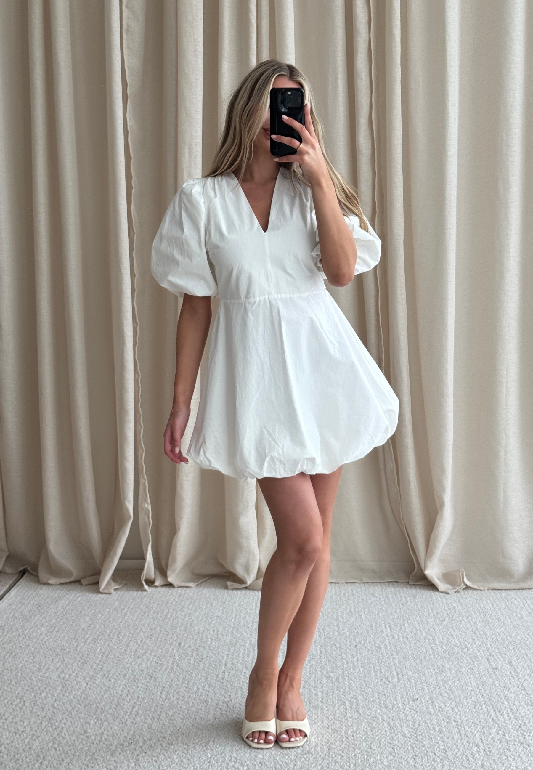 white v neck dress short Bubbleroom occasion – V-neck Bubble Hem Short Dress VIT – Dresses – White