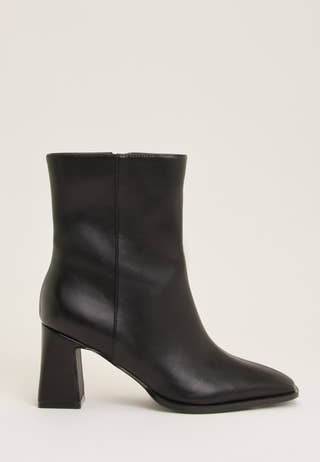 Classic Heeled Boot Black