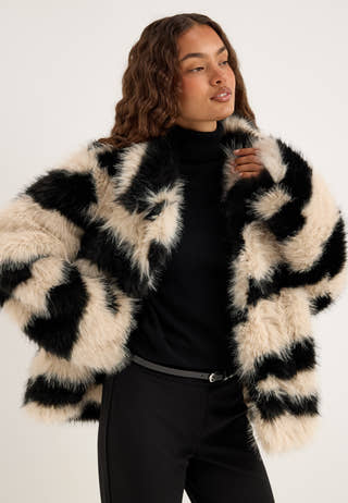 Short Faux Fur Coat Patterned