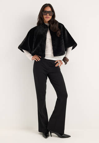 Vifully Short Faux Fur Cape Black