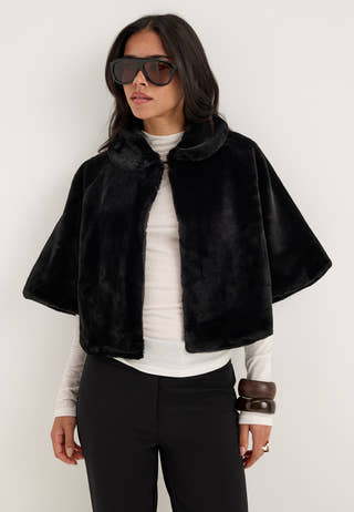 Vifully Short Faux Fur Cape Black