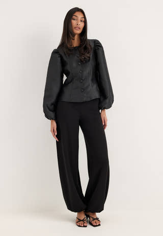 Vishina L/S O-NECK SHAPED TOP Black