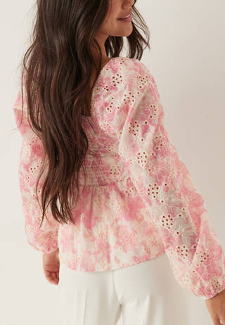 bubbleroom-broderie-anglaise-blouse_33