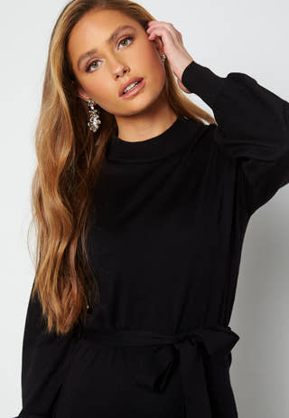 Ina fine knitted dress