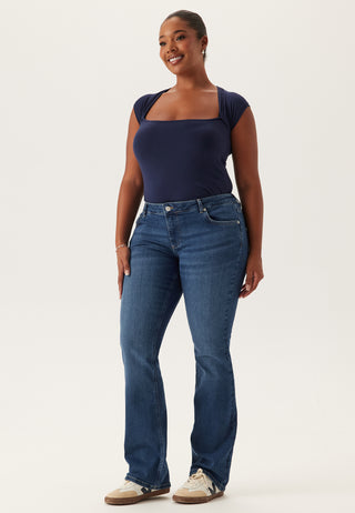 Low Embroidery Pocket Jeans