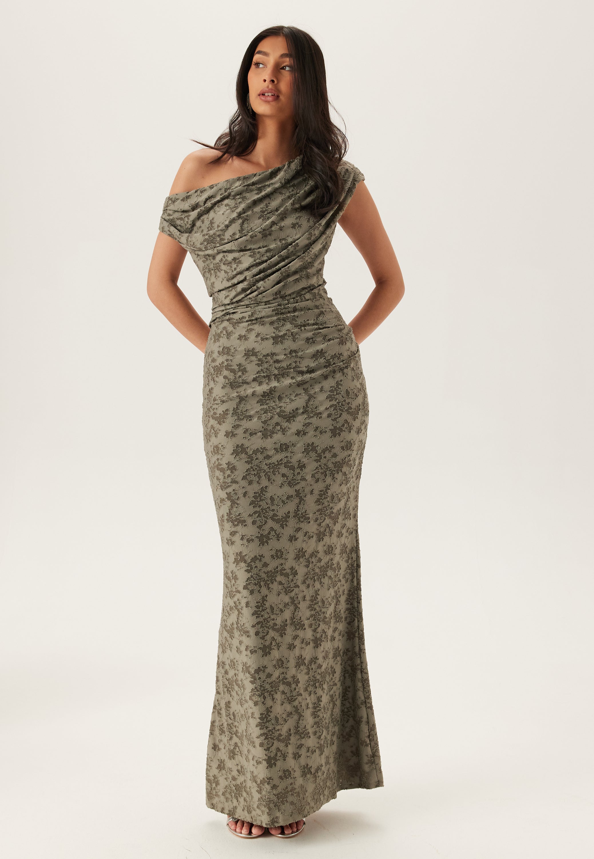 Bubbleroom occasion – Asymmetric Draped Burnout Maxi Dress – Dresses – Green