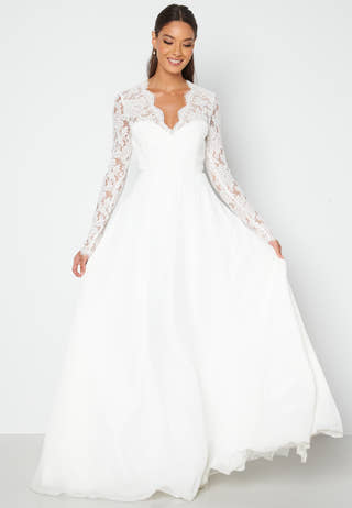 Scallop V-Neck Lace Gown