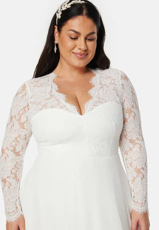 Scallop V-Neck Lace Gown