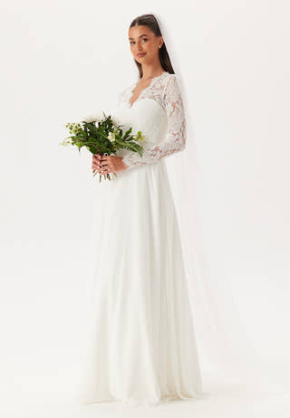 Scallop V-Neck Lace Gown