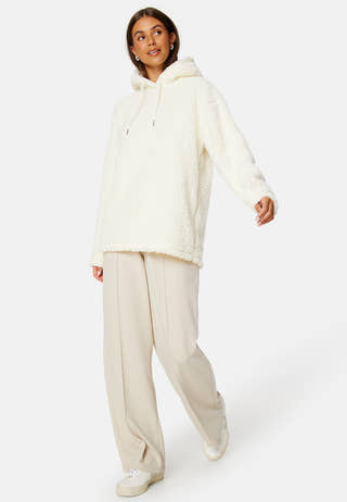 Una fluffy teddy hoodie