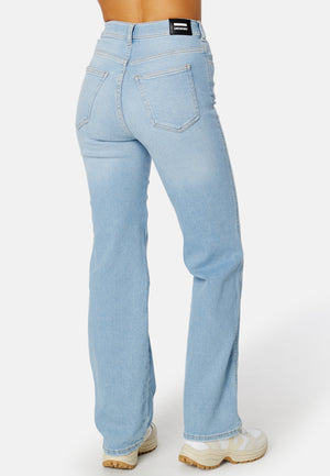 Moxy Straight