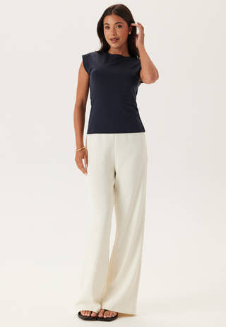 Sleeveless C-neck Jersey Top