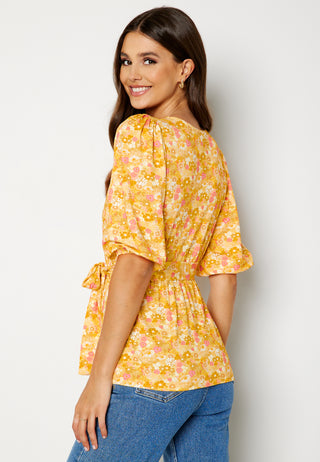 Jalona wrap top