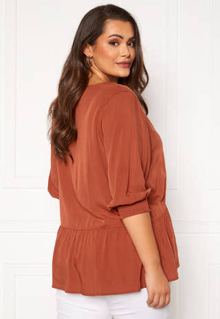 Lota 3/4 V-Neck Top