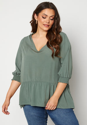 Lota 3/4 V-Neck Top