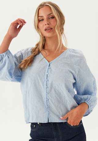 Onlzion 3/4 V-NECK EMB TOP WVN