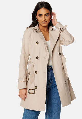 Annie Trenchcoat