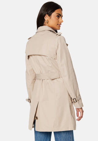 Annie Trenchcoat