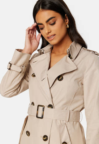 Annie Trenchcoat
