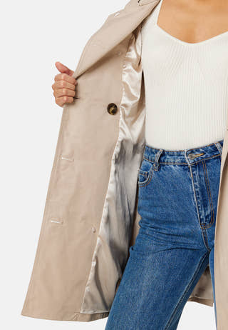 Annie Trenchcoat