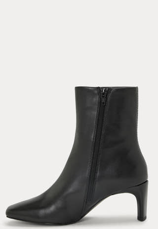 Vendela Classic Leather Boots