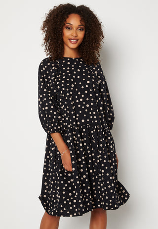 Sinna 3/4 Volume Dress