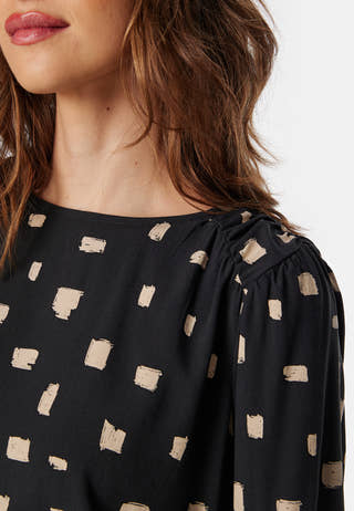 Vilana L/S O-NECK DETAIL TOP